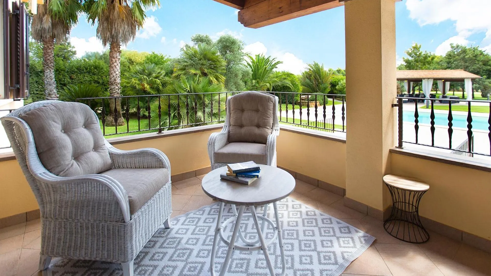 Villa Paradiso With Swimming Pool Large Garden And Tennis Court Alghero