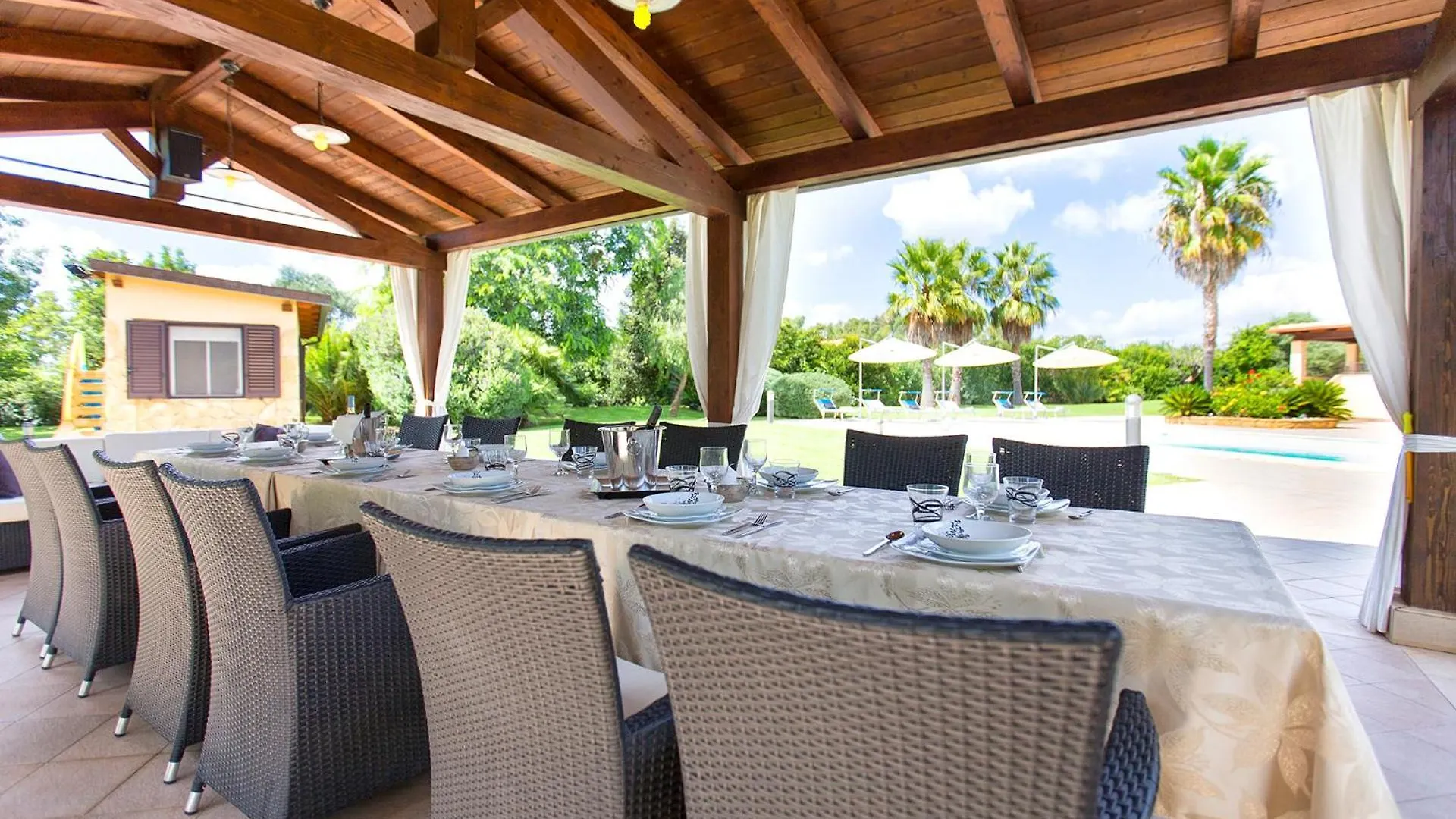 Villa Paradiso With Swimming Pool Large Garden And Tennis Court Alghero Italien