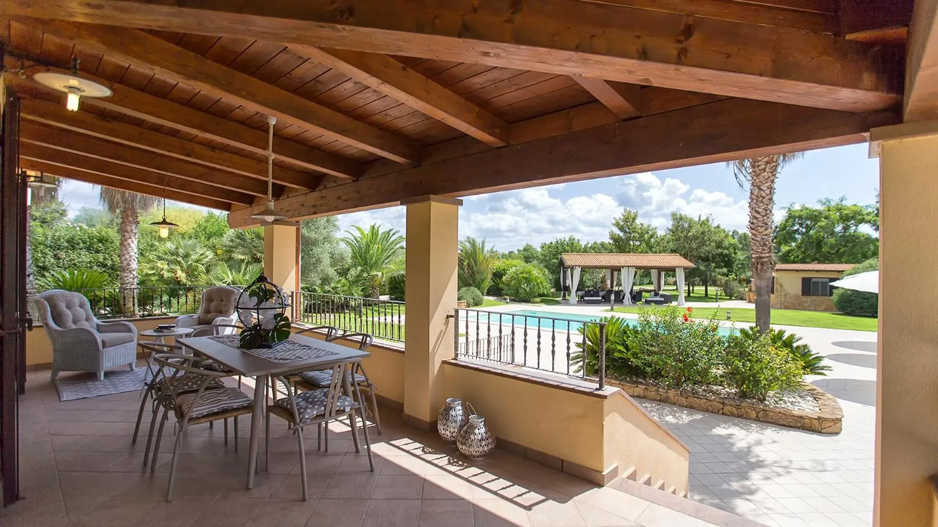 Villa Paradiso With Swimming Pool Large Garden And Tennis Court Alghero