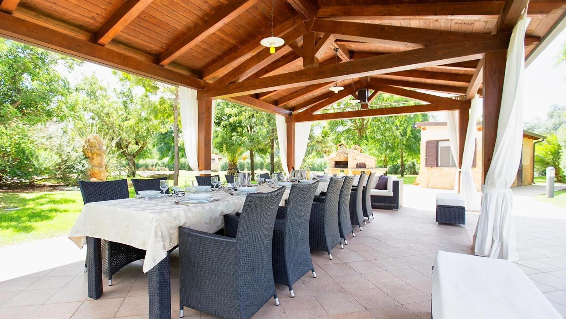 Villa Paradiso With Swimming Pool Large Garden And Tennis Court Alghero