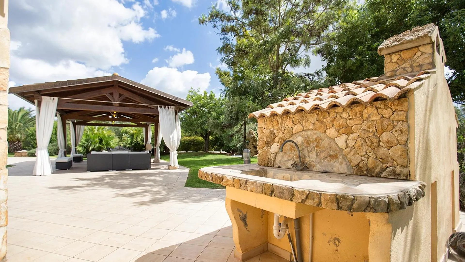 Villa Paradiso With Swimming Pool Large Garden And Tennis Court ألغيرو