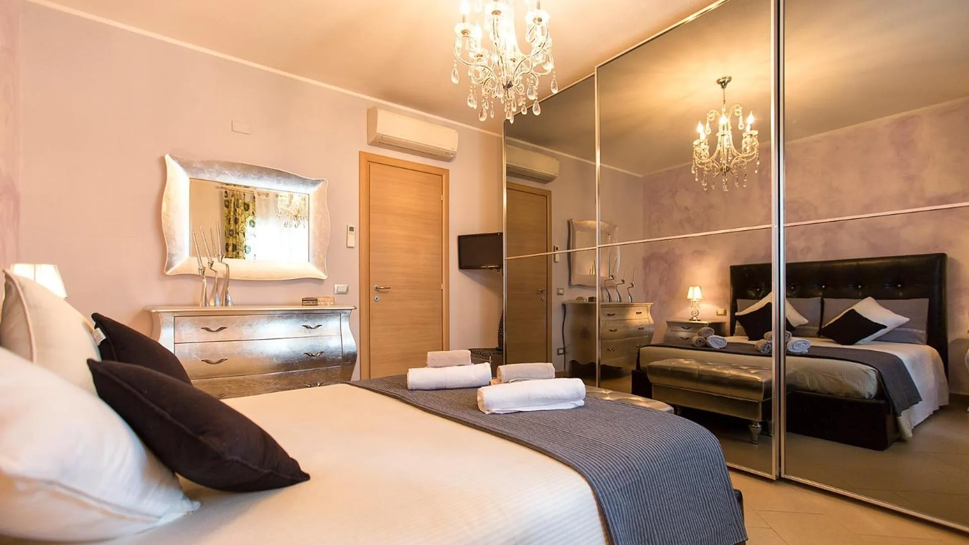 Villa Paradiso With Swimming Pool Large Garden And Tennis Court ألغيرو