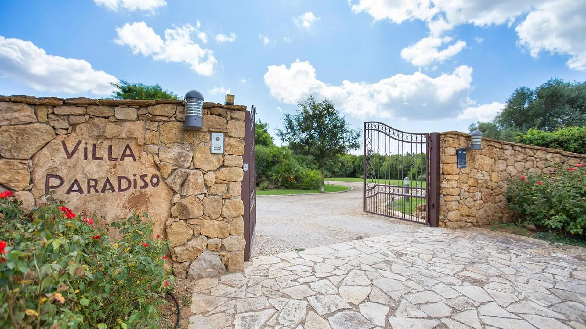 Villa Paradiso With Swimming Pool Large Garden And Tennis Court Alghero