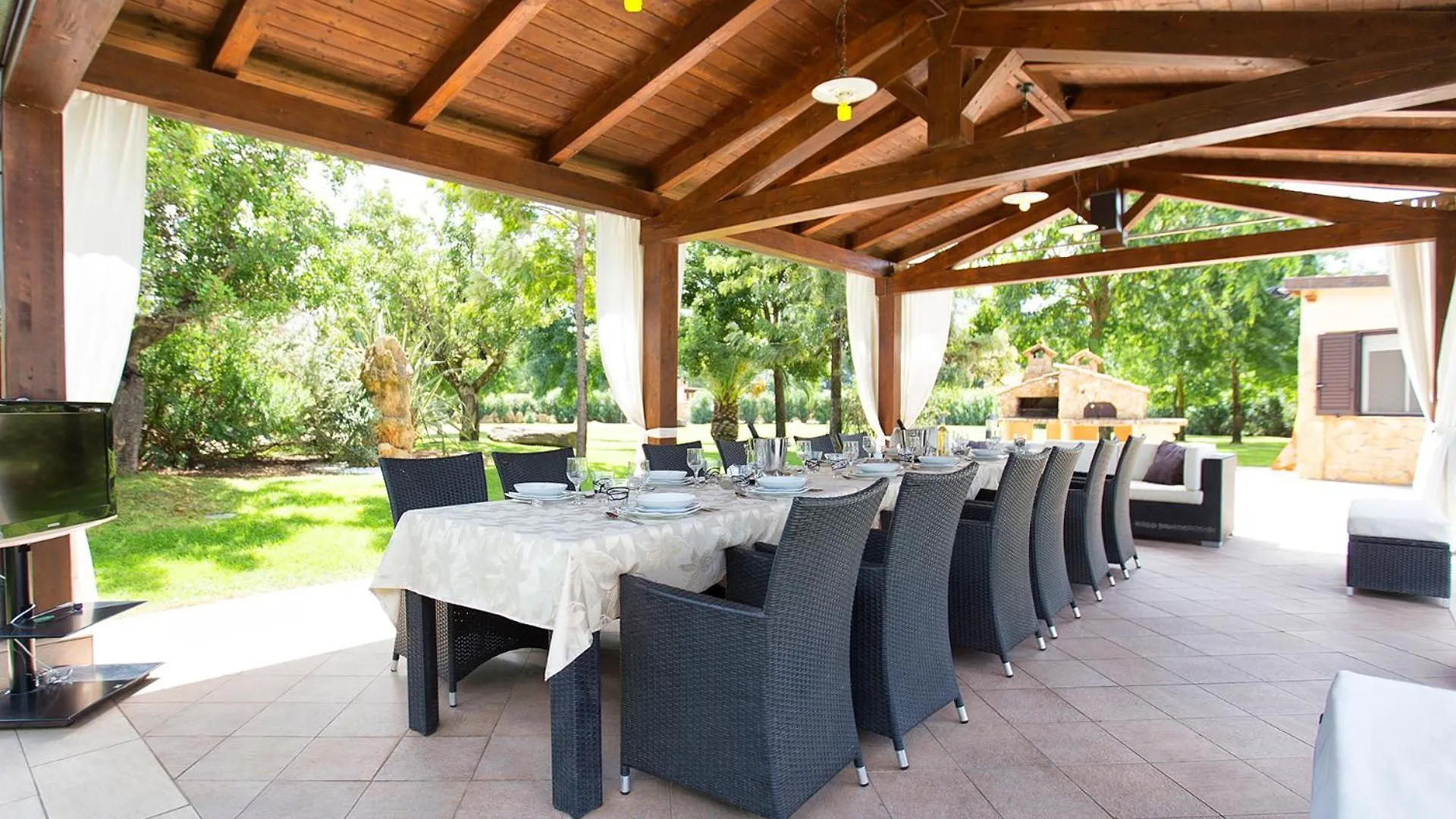 Villa Paradiso With Swimming Pool Large Garden And Tennis Court ألغيرو