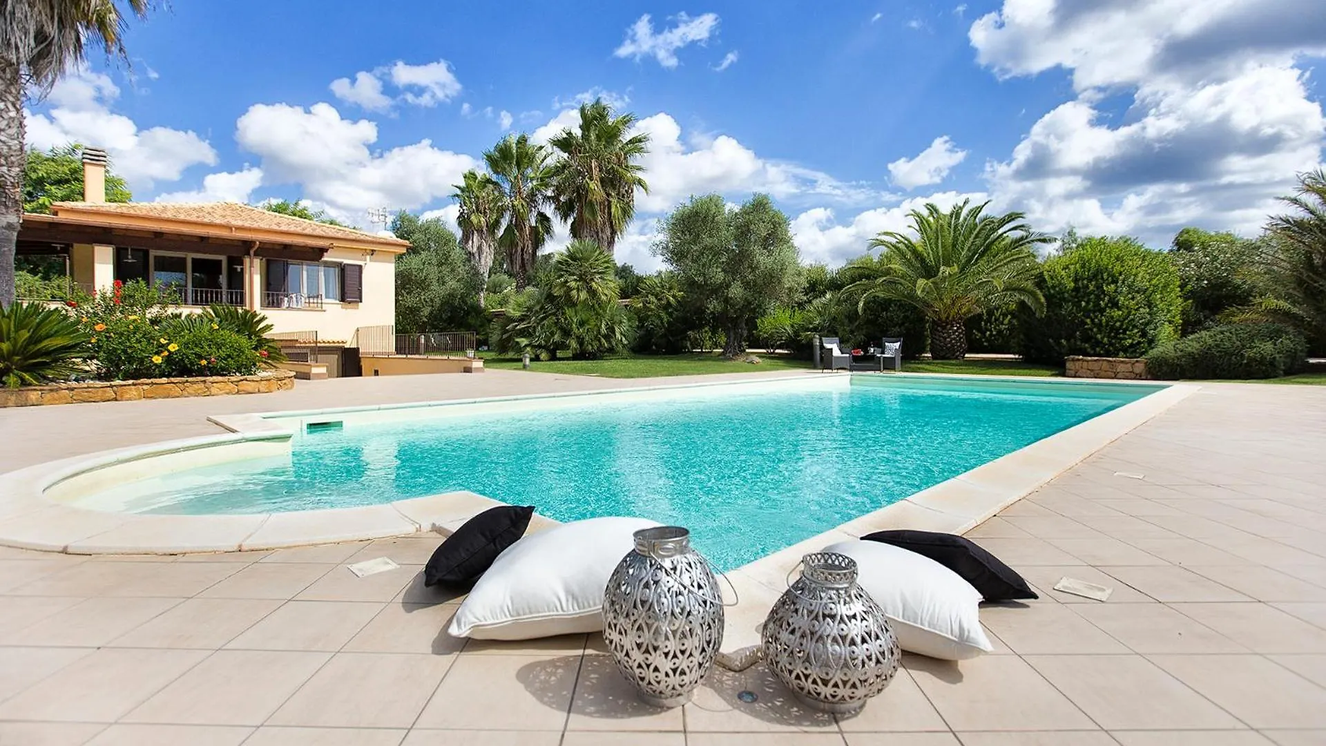 Villa Paradiso With Swimming Pool Large Garden And Tennis Court ألغيرو
