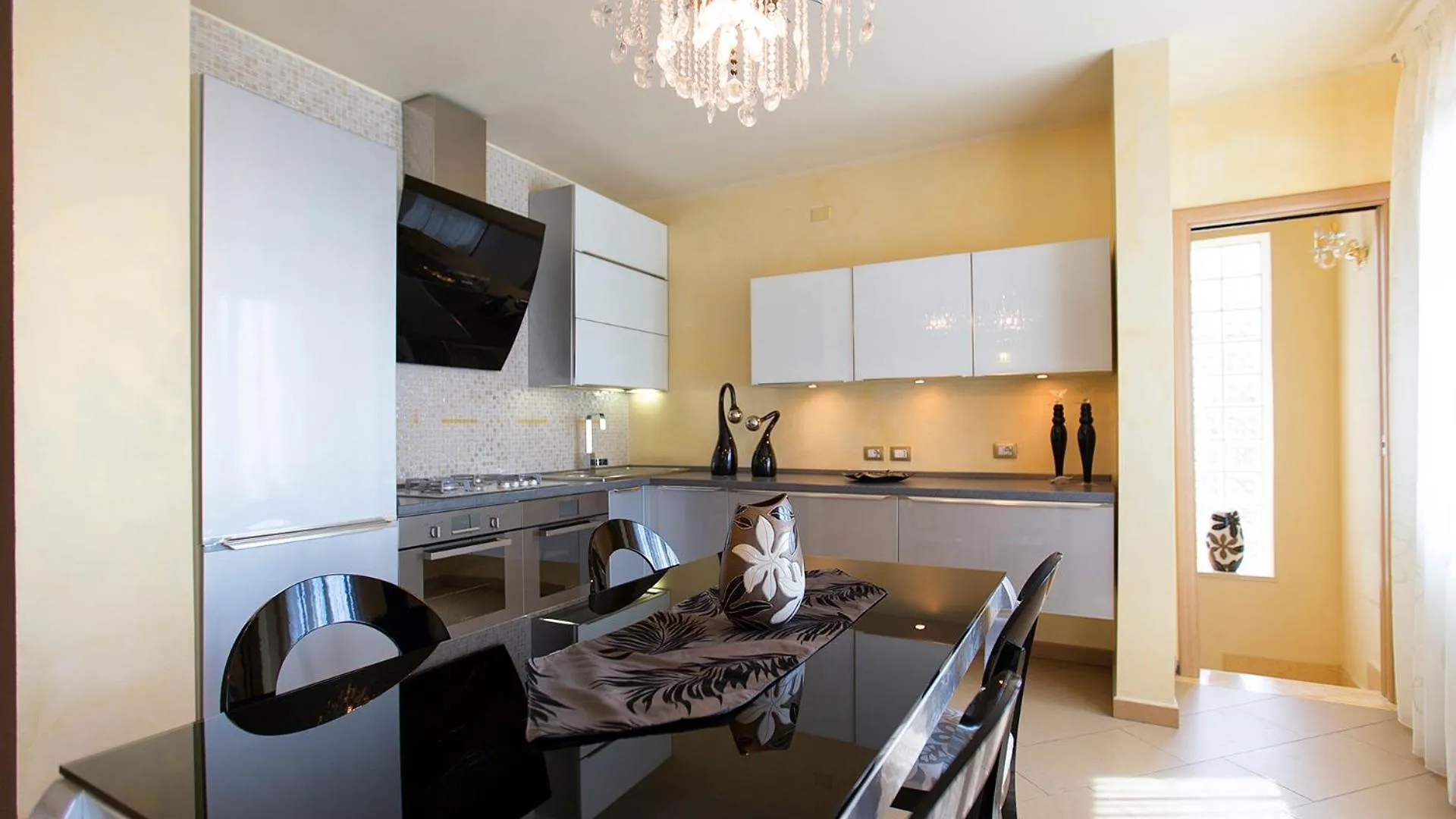 Villa Paradiso With Swimming Pool Large Garden And Tennis Court ألغيرو