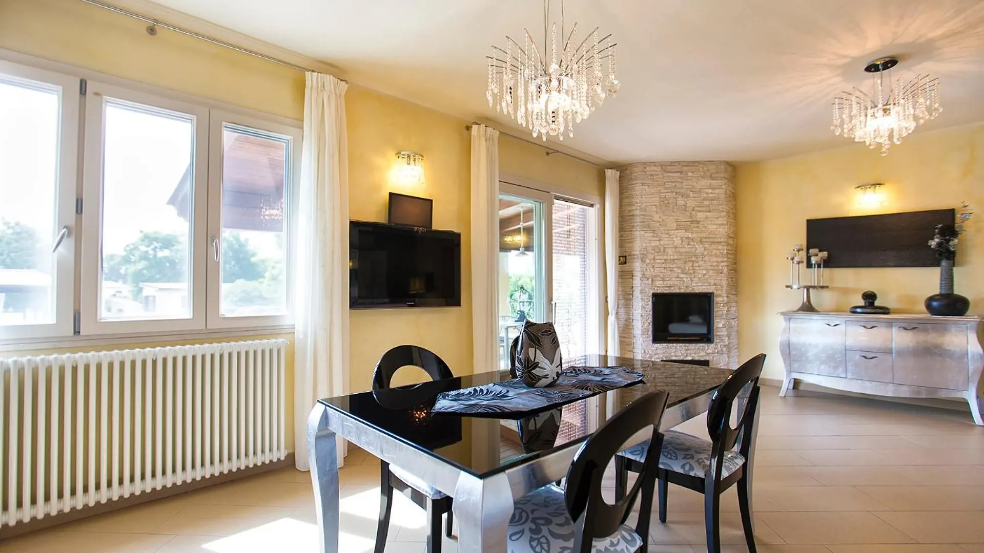 Villa Paradiso With Swimming Pool Large Garden And Tennis Court Alghero